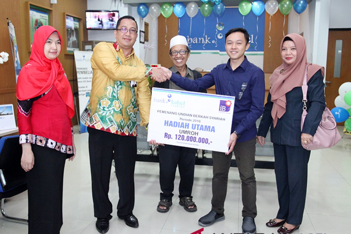 Hadiah Umroh Bank Kalsel Syariah Untuk Orang Tua