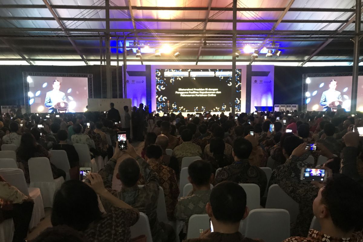 Presiden Jokowi luncurkan perizinan online di Cileungsi