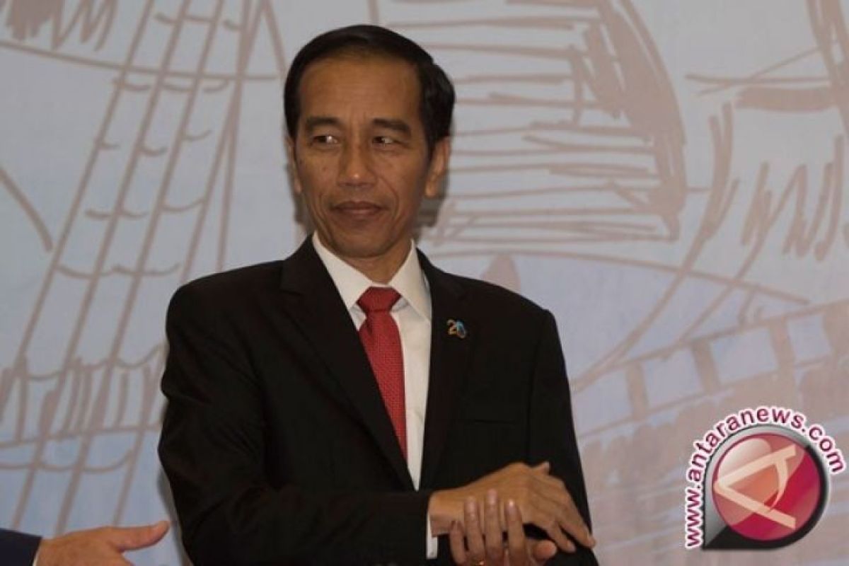 Jokowi minta politisi kembangkan isu mencerdaskan masyarakat