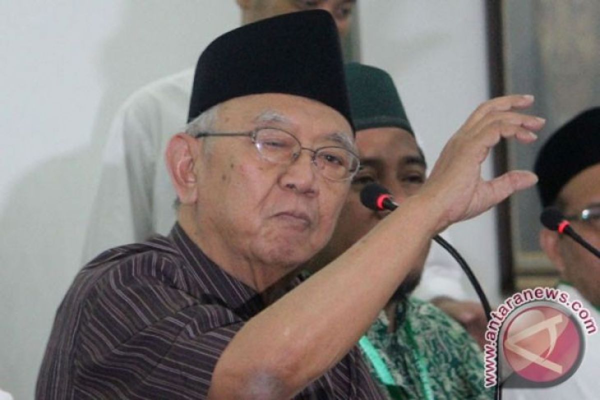 Gus Sholah: Jokowi Harus Gandeng Tokoh Islam