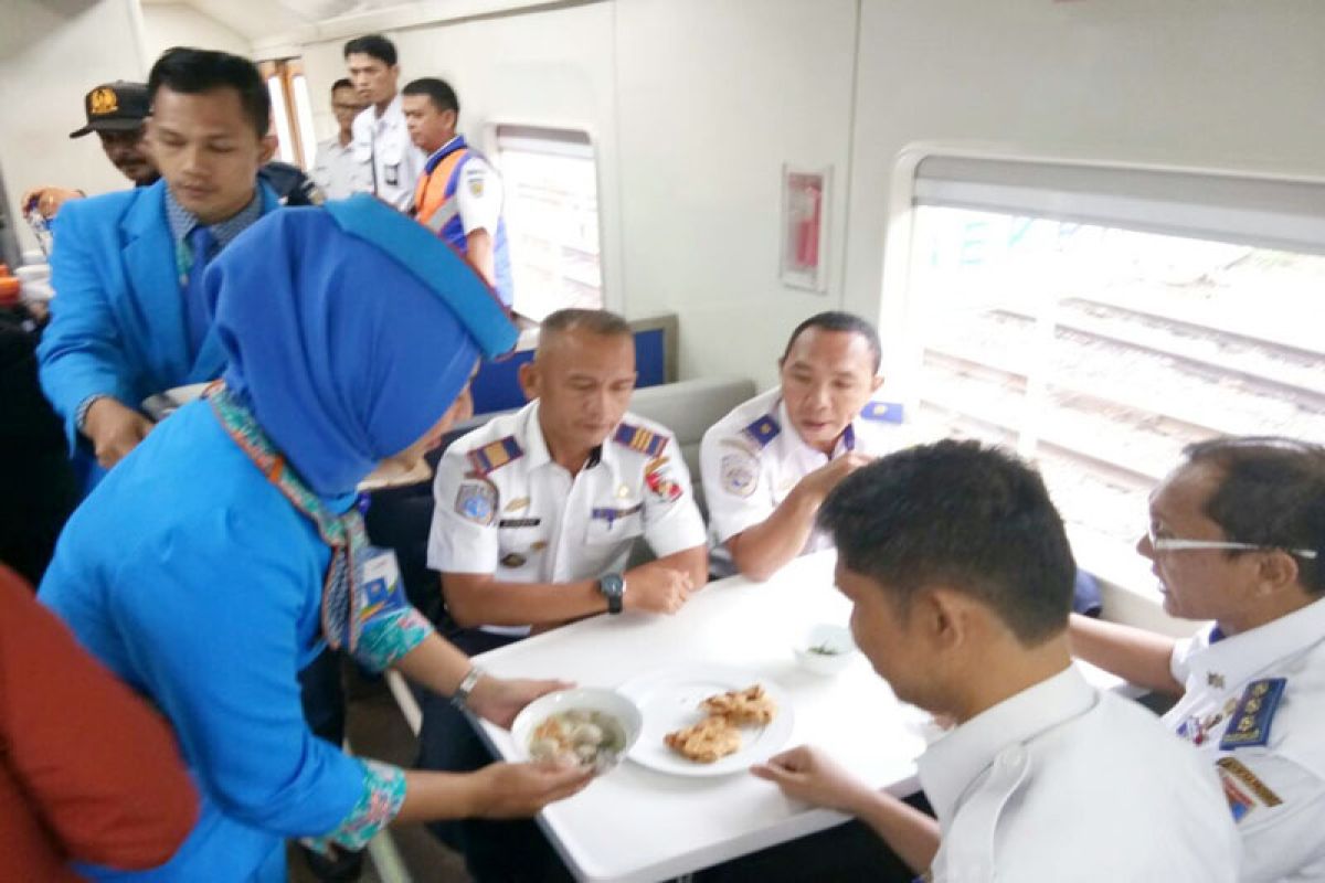 Kereta Api Premium Baturaja-Tanjungkarang Beroperasi