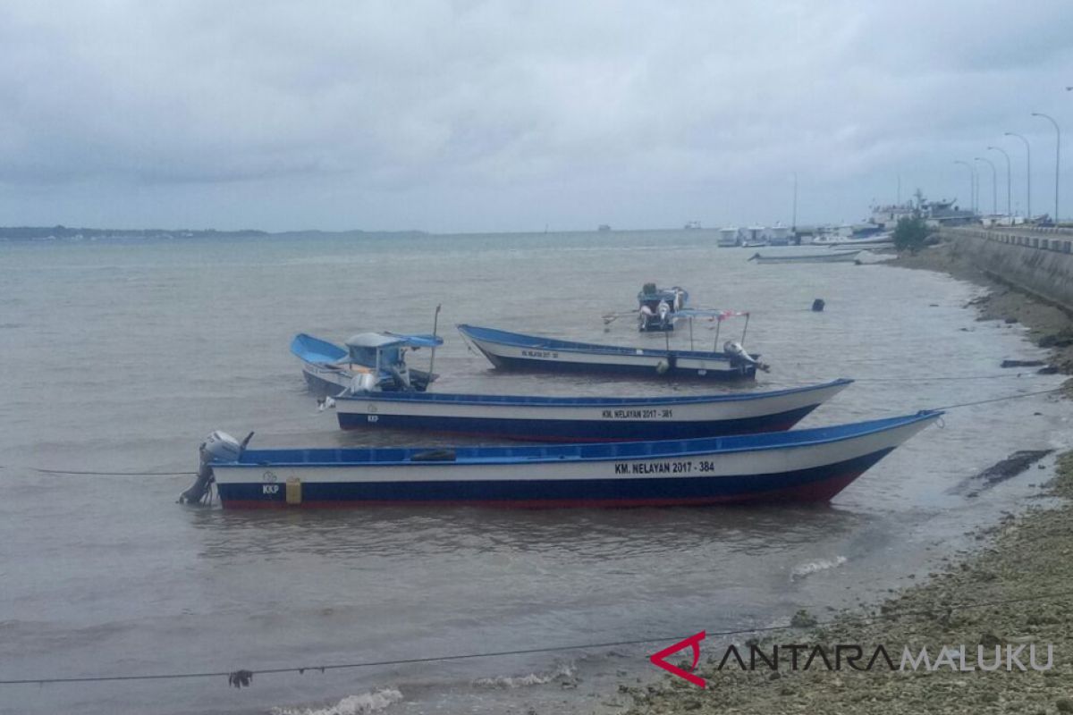 DKP Malut kembali salurkan bantuan kapal nelayan