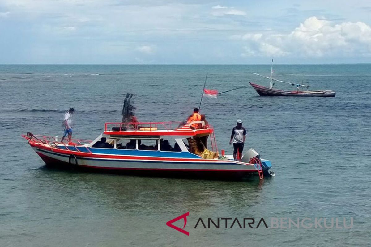 Nelayan Bengkulu turun tangan halau trawl