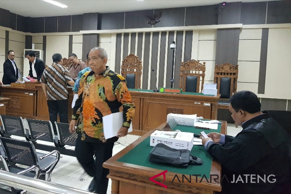 Eks Kepala Perhutani dituntut tiga tahun bui