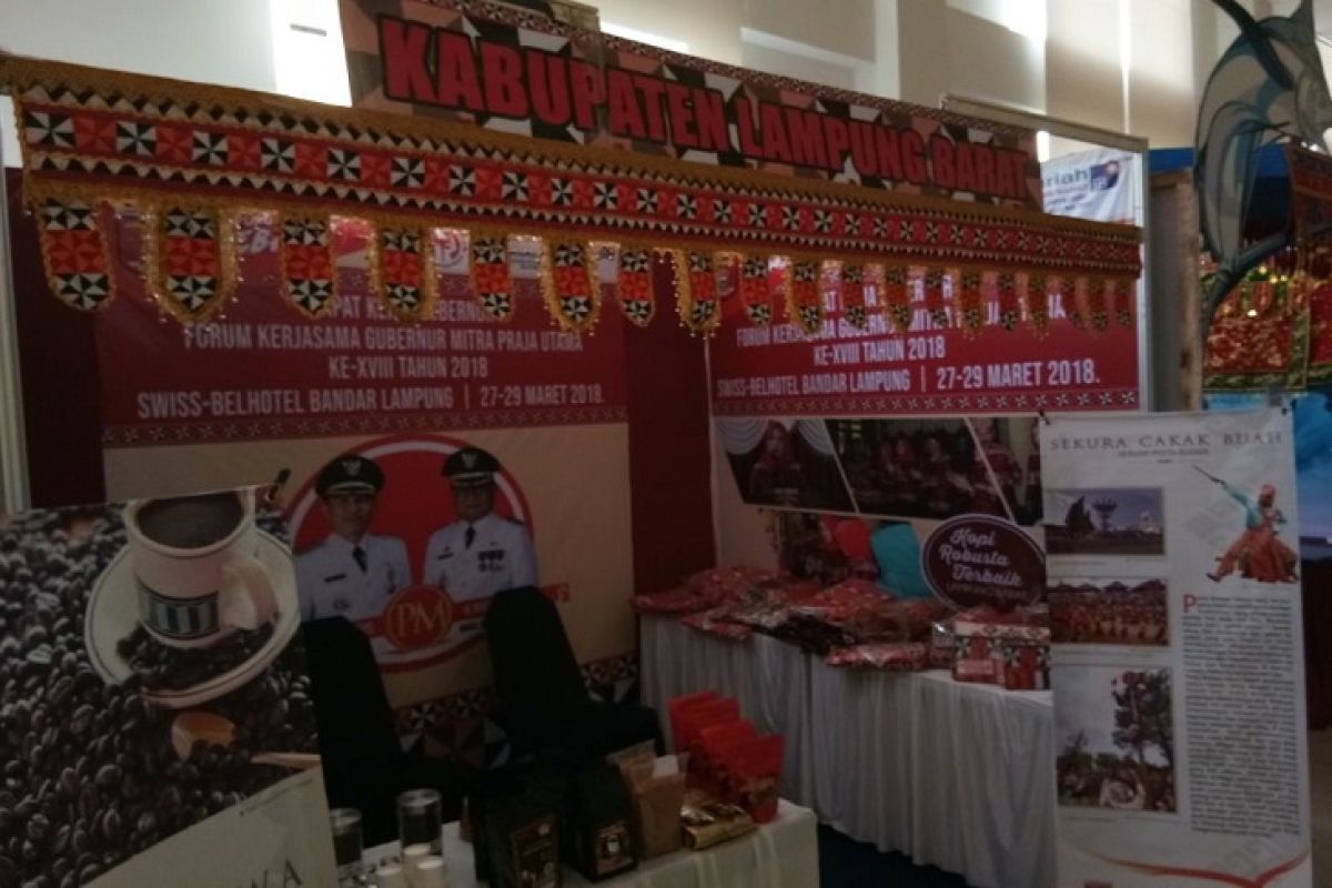 Lampung Barat pamerkan produk kerajinan di Raker Gubernur
