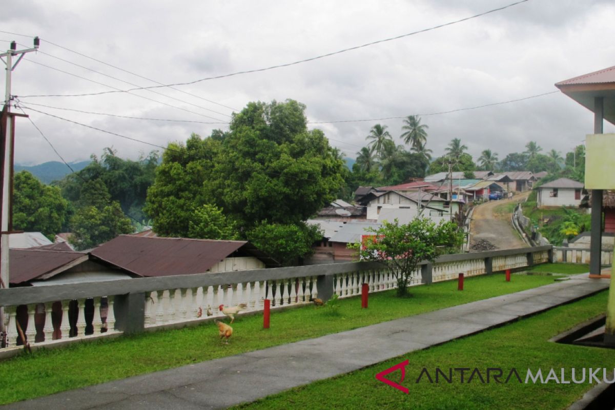 Buria, negeri di atas awan  - oleh John Nikita Sahusilawane