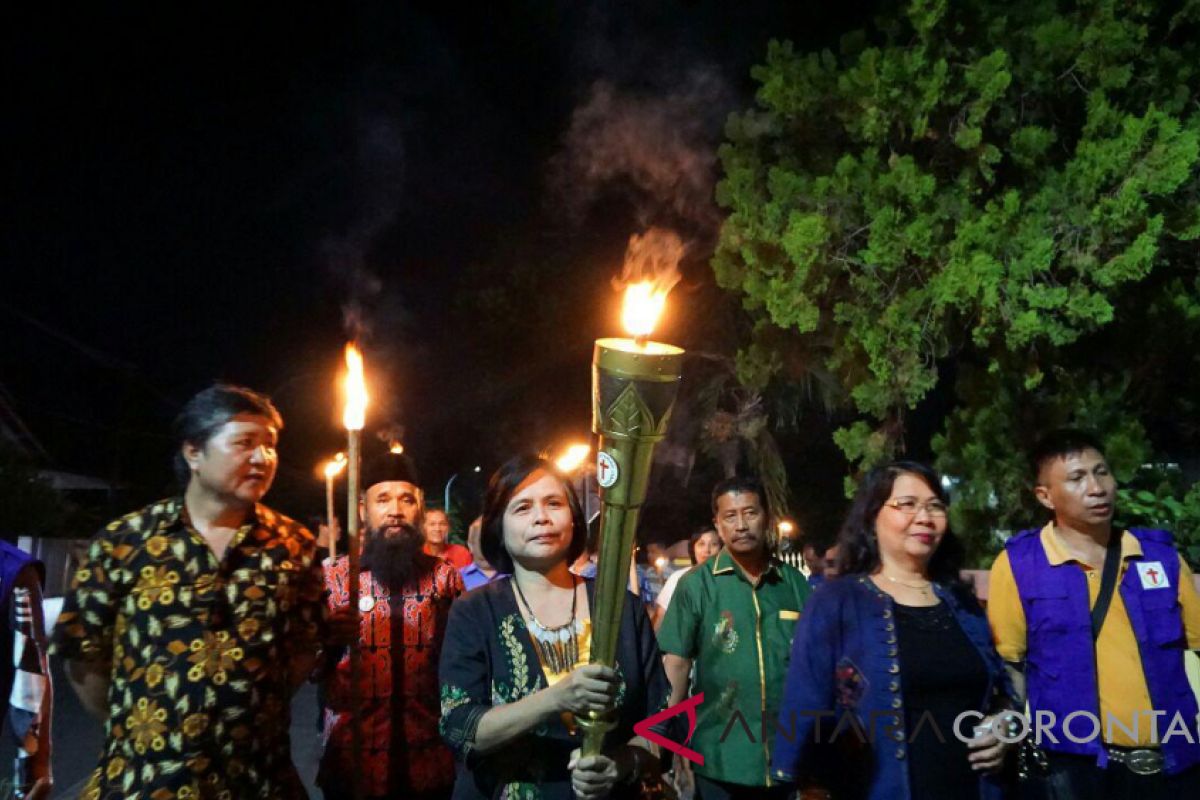 Obor Paskah Nasional Diarak di Gorontalo