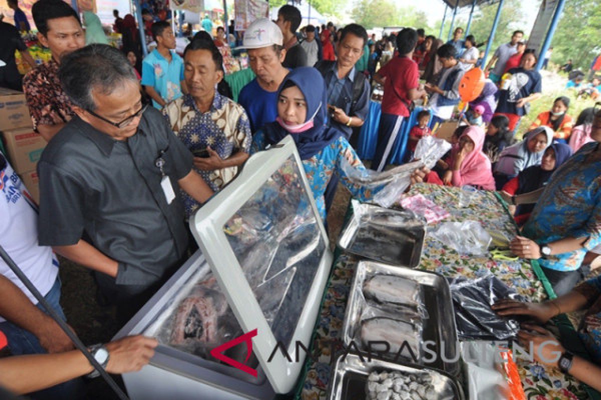 Warga Kota Palu serbu lokasi pasar murah