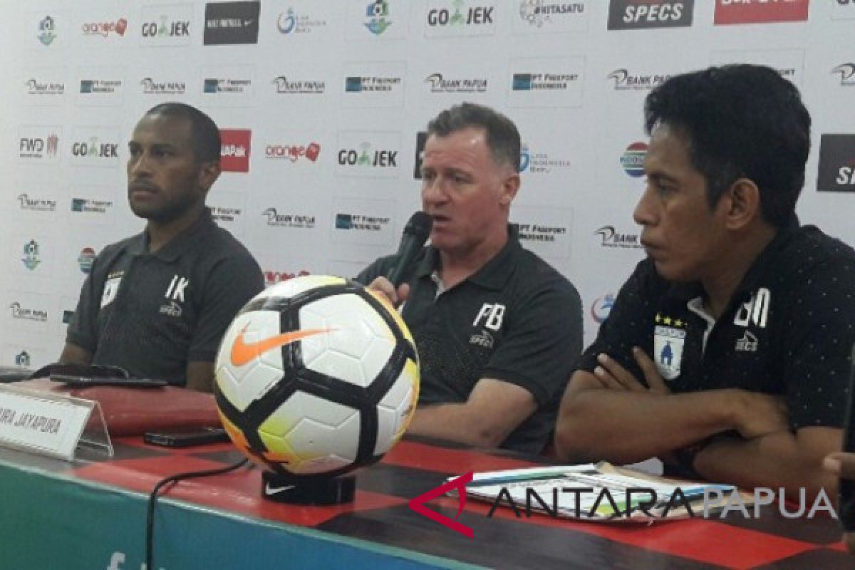 Ricardo Salampessy absen perkuat Persipura hadapi persela