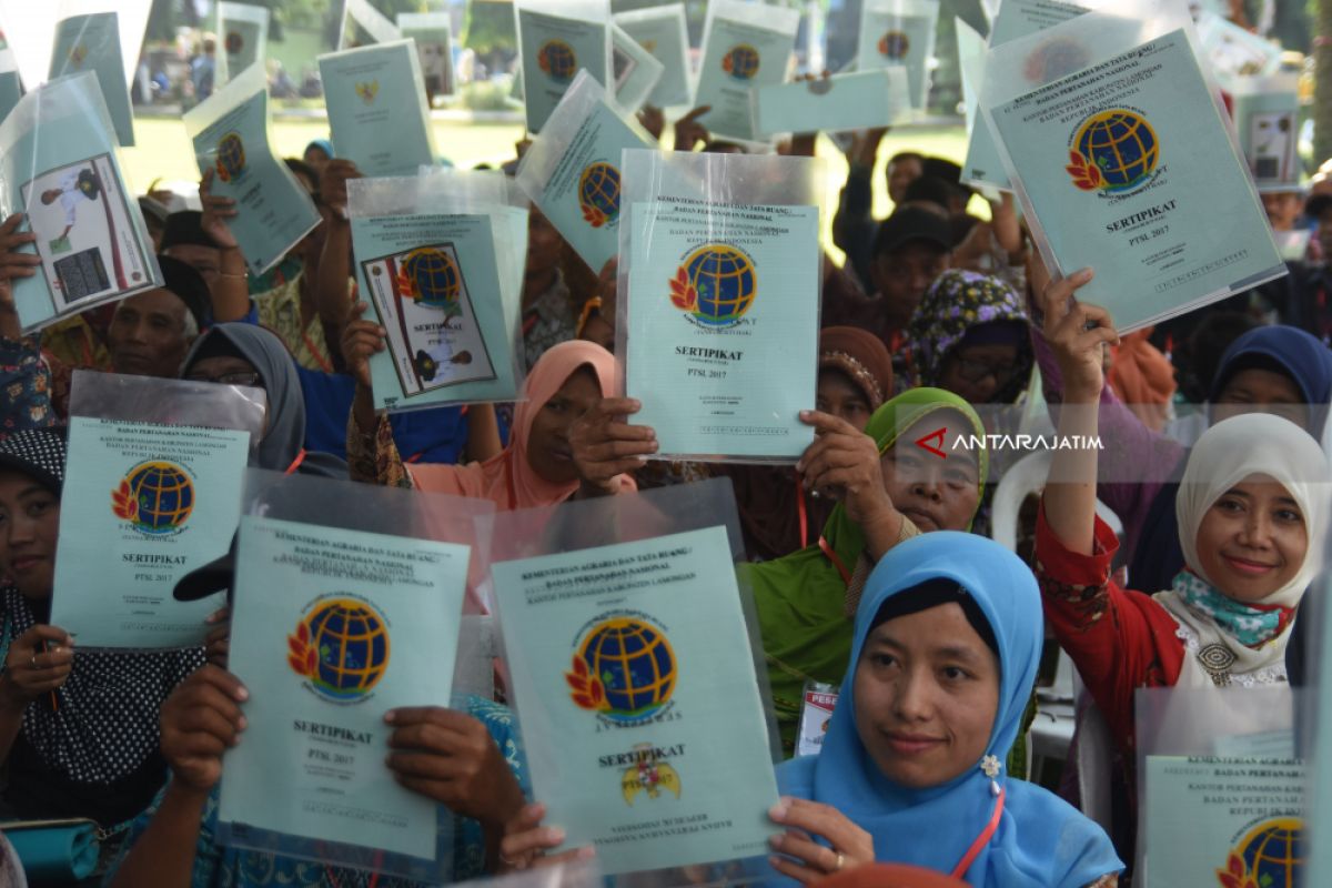 President Distributes land Certificates To Bekasi And East Jakarta Residents