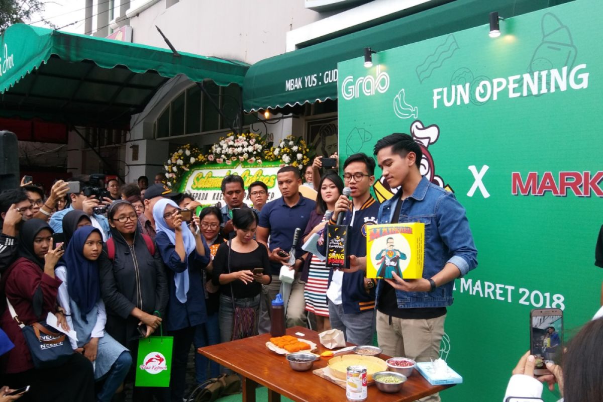 Putra Presiden Jokowi demo masak (video)