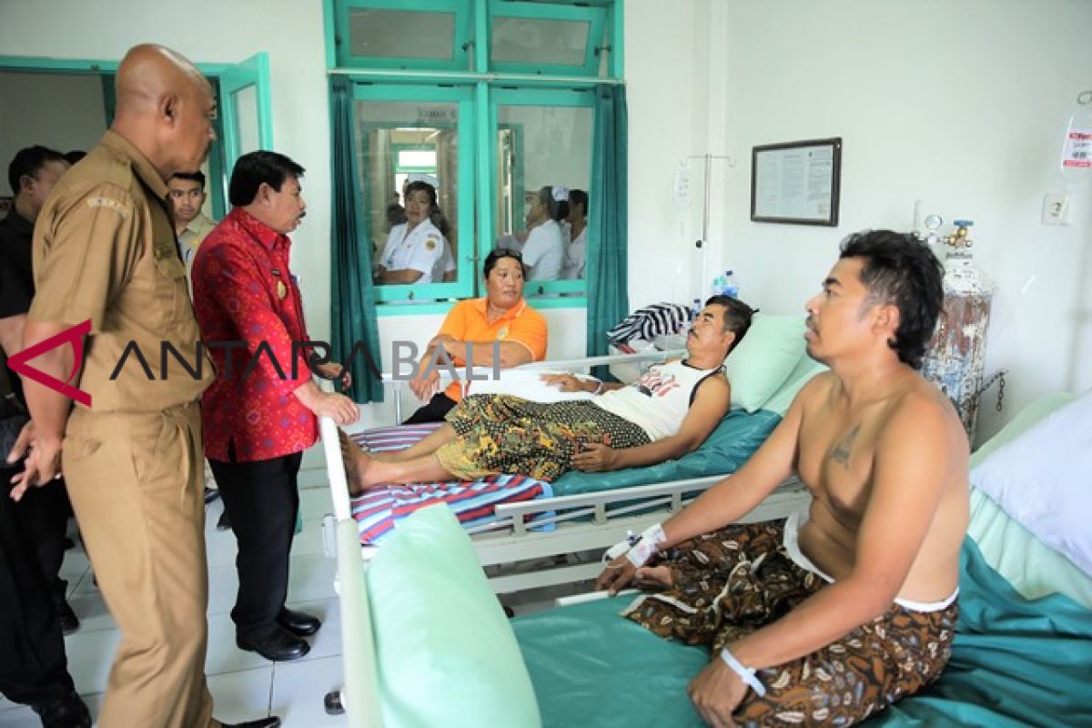 Penjabat bupati Gianyar jenguk 93 korban keracunan