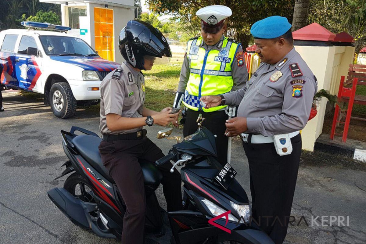 Polres Natuna Razia Kelengkapan Berlalulintas Anggota