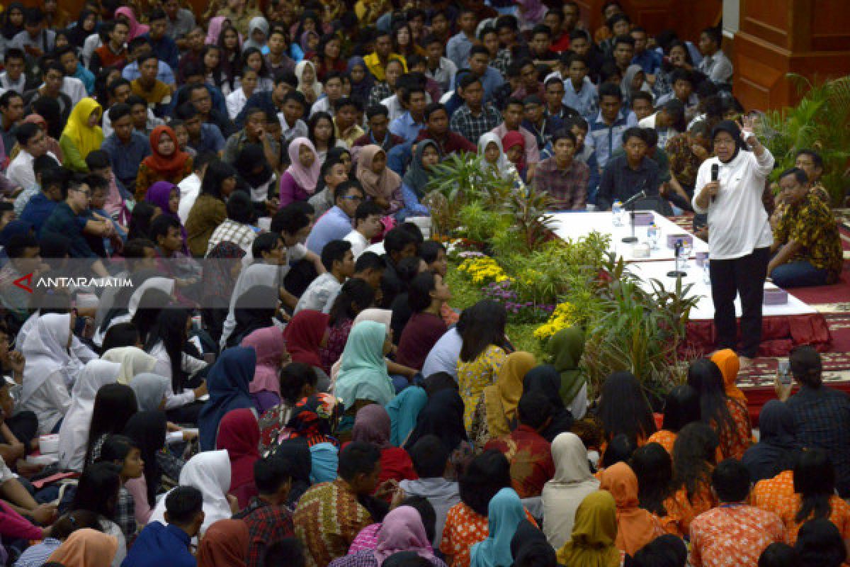 Risma Motivasi Ribuan Peserta Didik Kesetaraan PKBM Surabaya