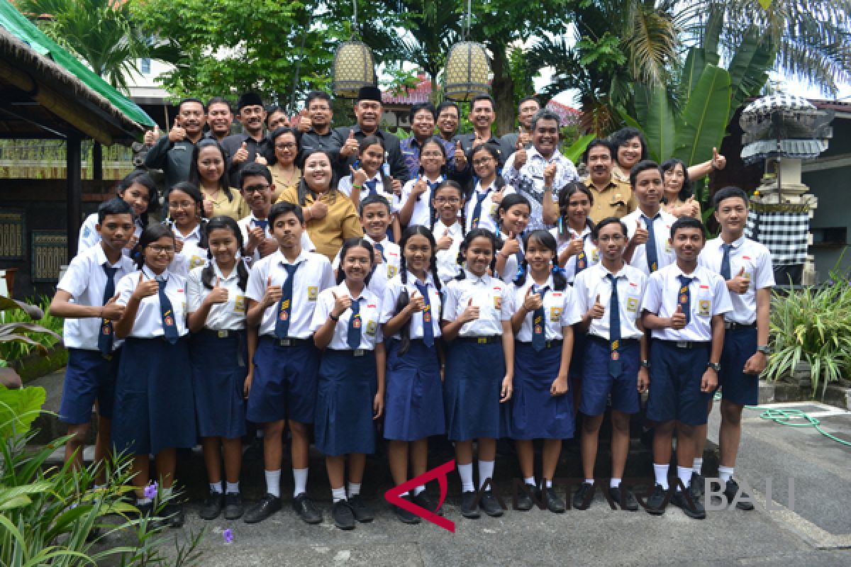 Siswa SMP raih penghargaan kado HUT Denpasar