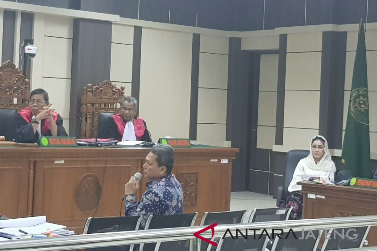 Mantan Ketua Nasdem Brebes terima "fee"