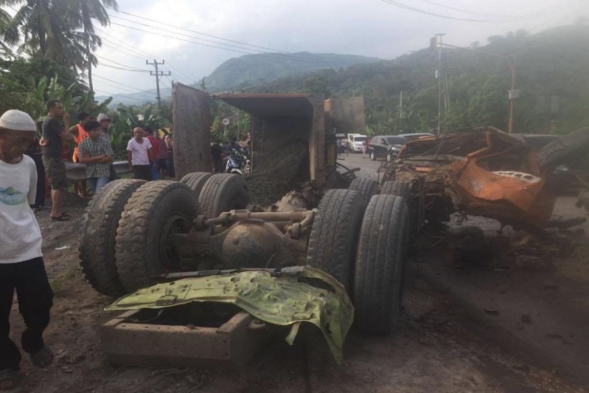 Tabrakan beruntun di Lampung Selatan, empat tewas