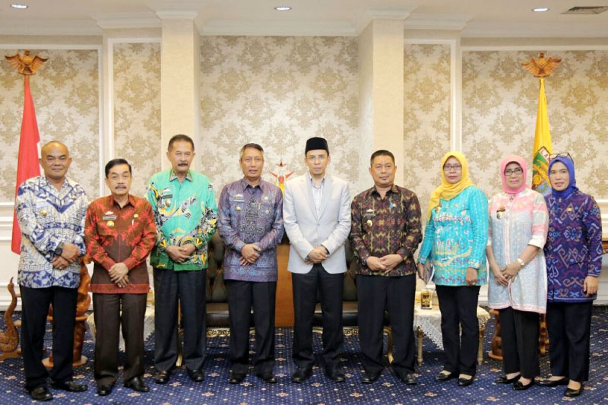 Tuan Guru Bajang jenguk Ani Yudhoyono