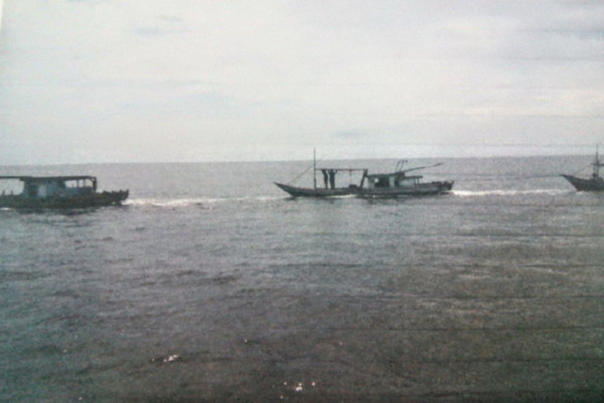 Kapolda Bengkulu bersama Danlanal patroli laut