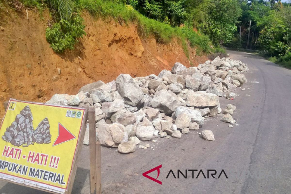 Tiga ruas jalan lintas Sumatera di Pesisir Selatan selesai 2018