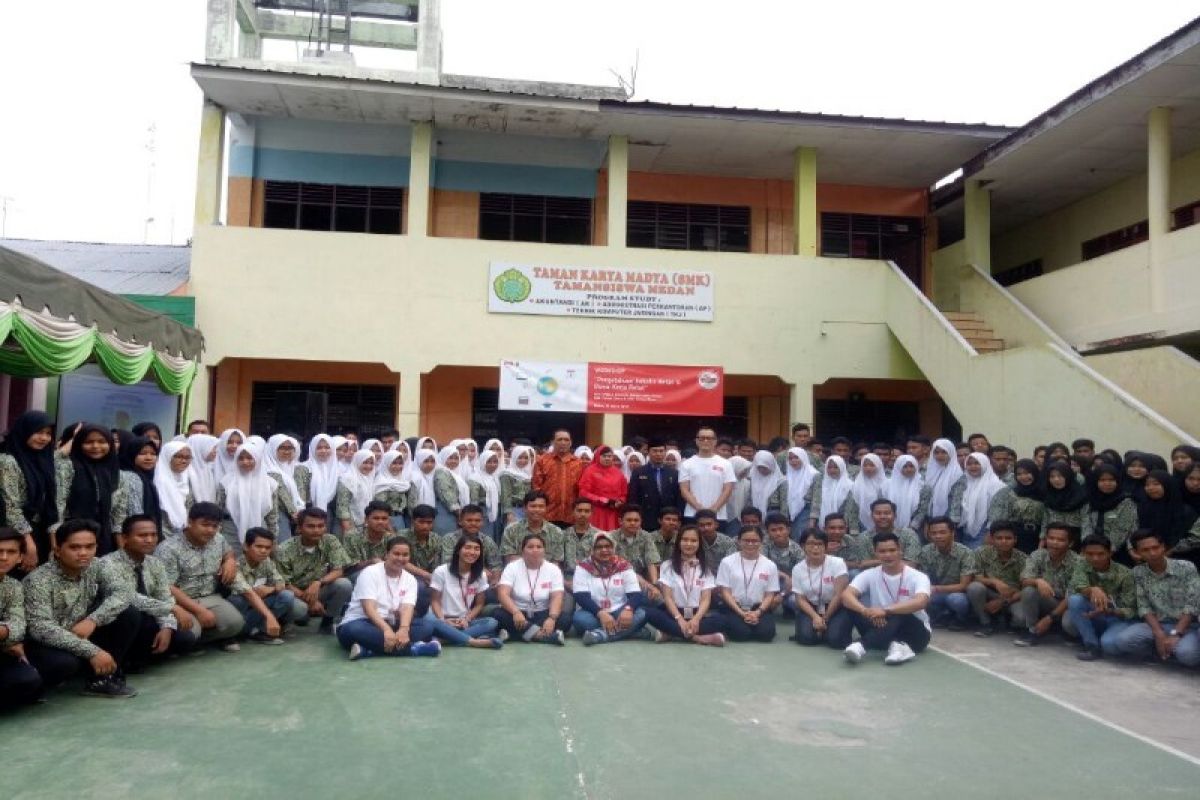 UNIQLO gelar Goes To School di Medan