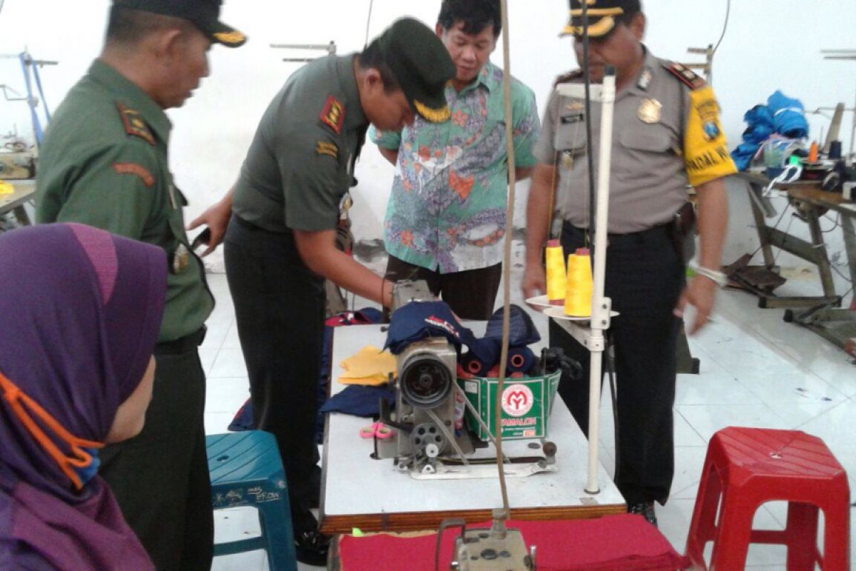 Peluru Tembus Kaca Pabrik Konveksi di Surabaya