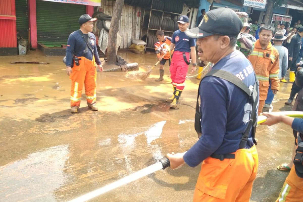 Cicaheum lumpuh lagi karena ada pembersihan sisa banjir bandang