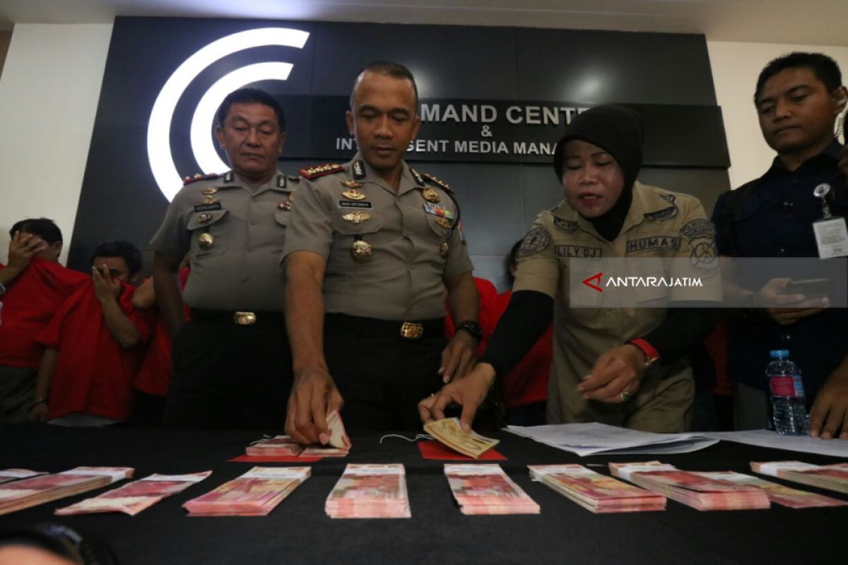 Polisi Surabaya Ungkap Miliaran Uang Palsu (Video)