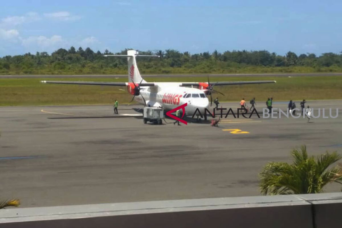 Wings terbang perdana di Bandara Mukomuko