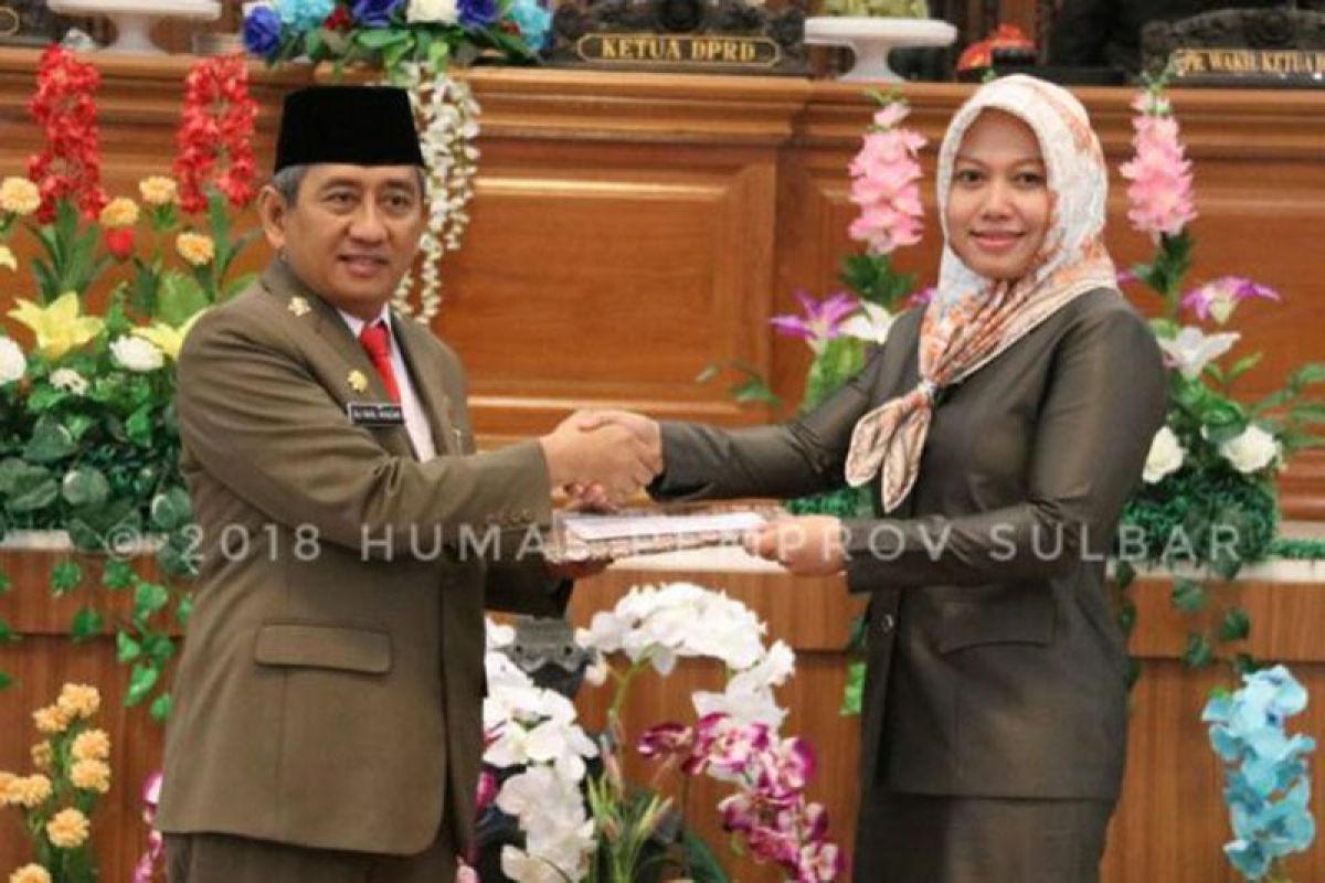 Gubernur Sulbar Serahkan Dokumen Ranperda kepada Ketua DPRD