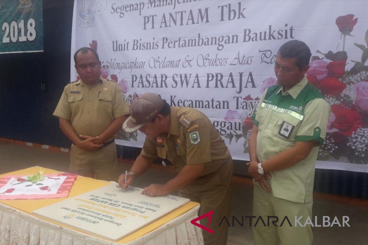 ANTAM fasilitasi pembangunan dua kios Pasar Swa Praja Tayan