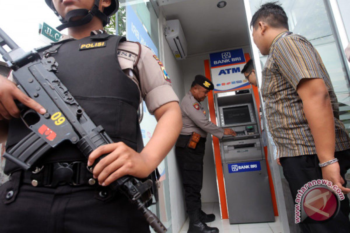 Polisi dan BRI cek ATM antisipasi skimming