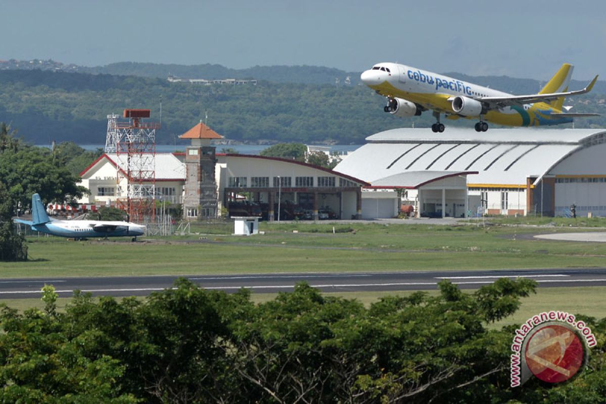 Bali airport re-opened after volcanic eruption causes flight cancellations