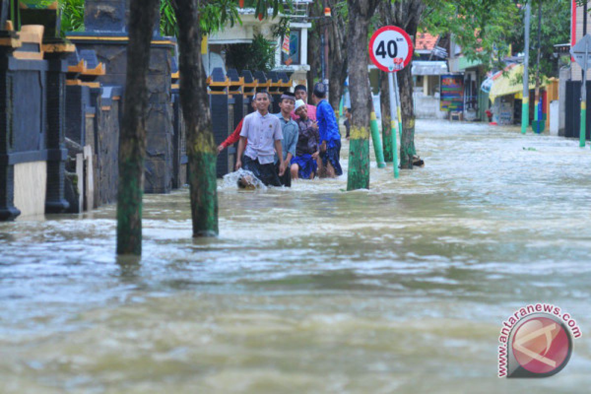 Banjir di Sampang kian meluas