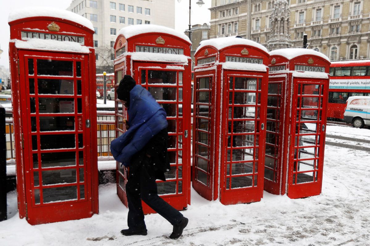 Murid sekolah diliburkan akibat salju di Inggris
