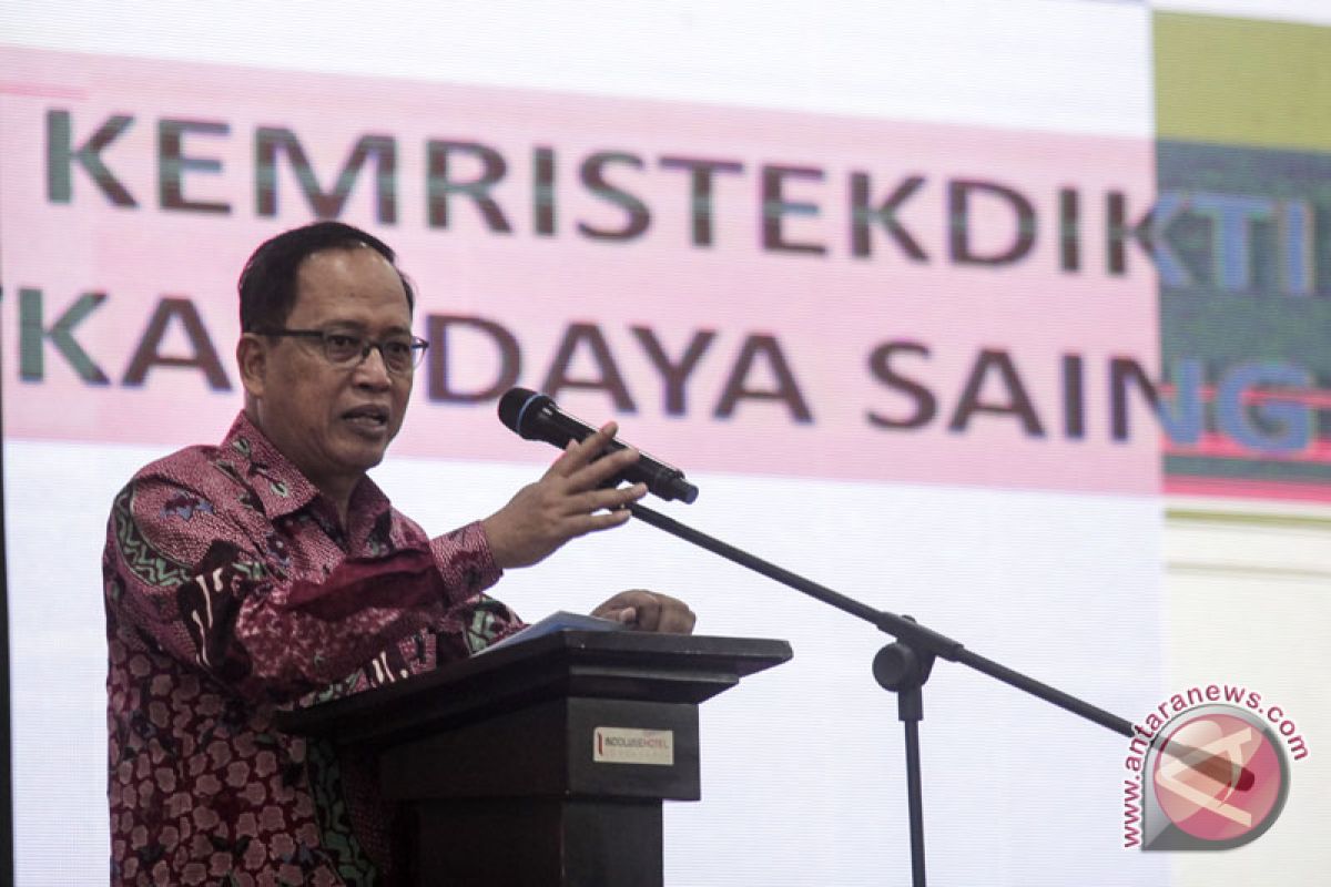 Menristekdikti ingatkan mahasiswa tidak berpolitik praktis