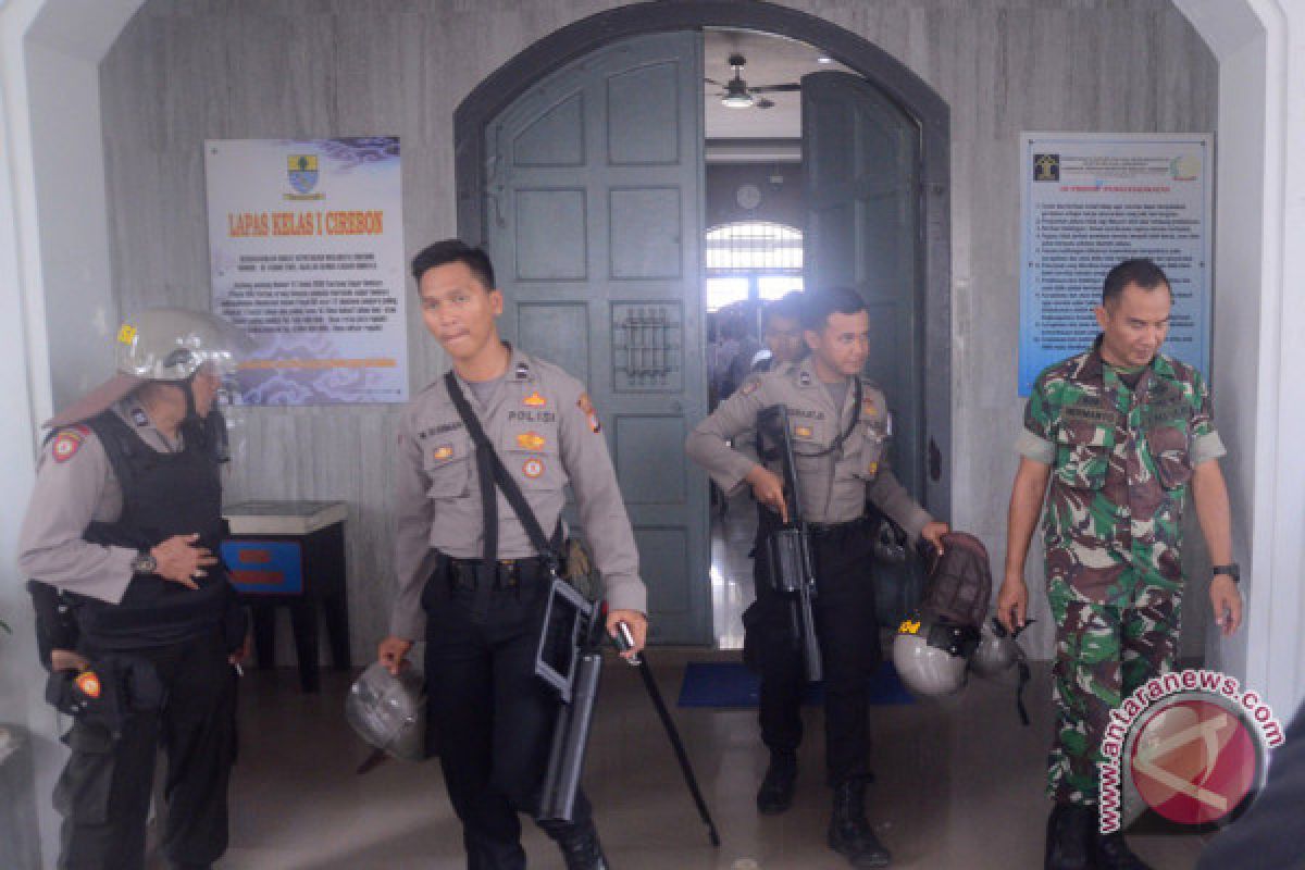 Lapas Cirebon dijaga lebih ketat setelah kemarin rusuh