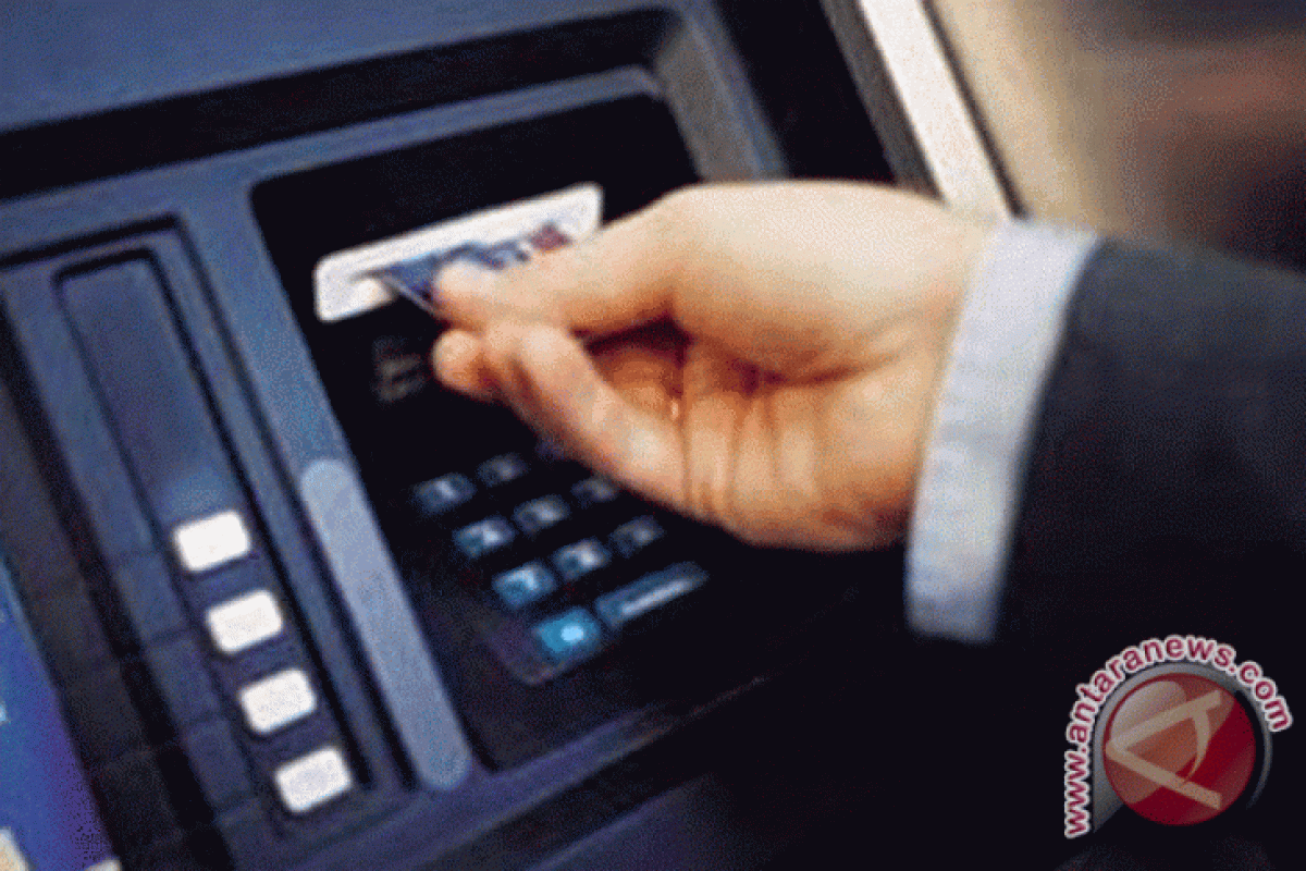 Bertransaksi di ATM Pusat Perbelanjaan Lebih Aman?