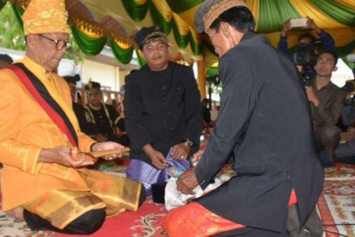 Azis Zaenal Resmi Dinobatkan Sultan Kampa ke XIV