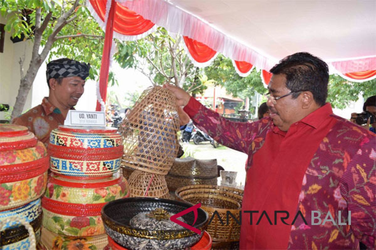 Hari Pancasila, Bupati Buleleng bantu PMI