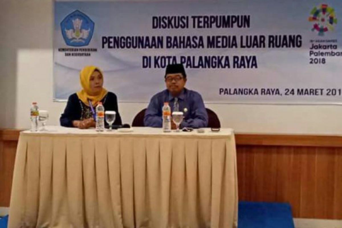 Penggunaan Bahasa Indonesia pada media luar ruang kurang baik