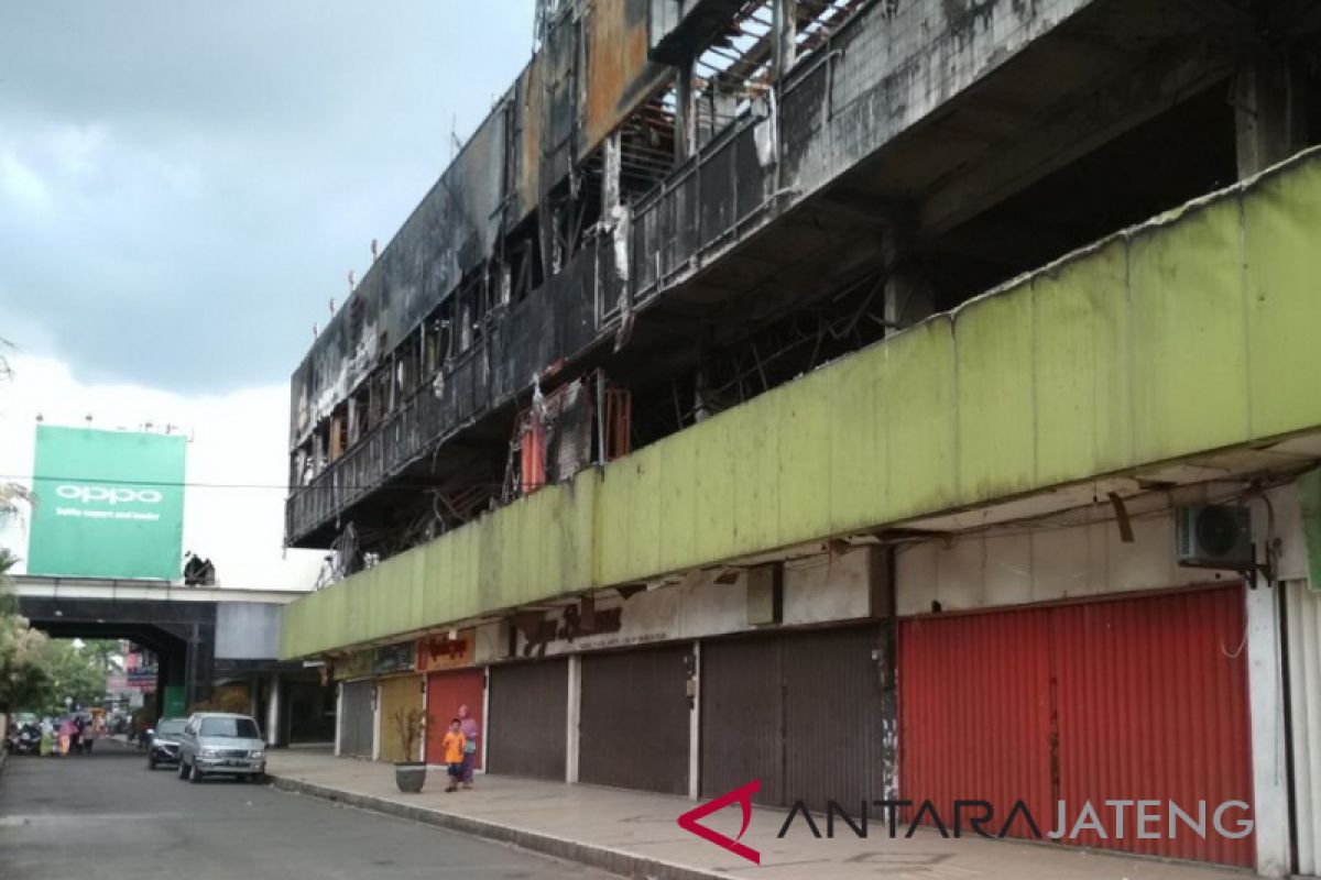 Tunggu uji besi, pemanfaatan Matahari Kudus