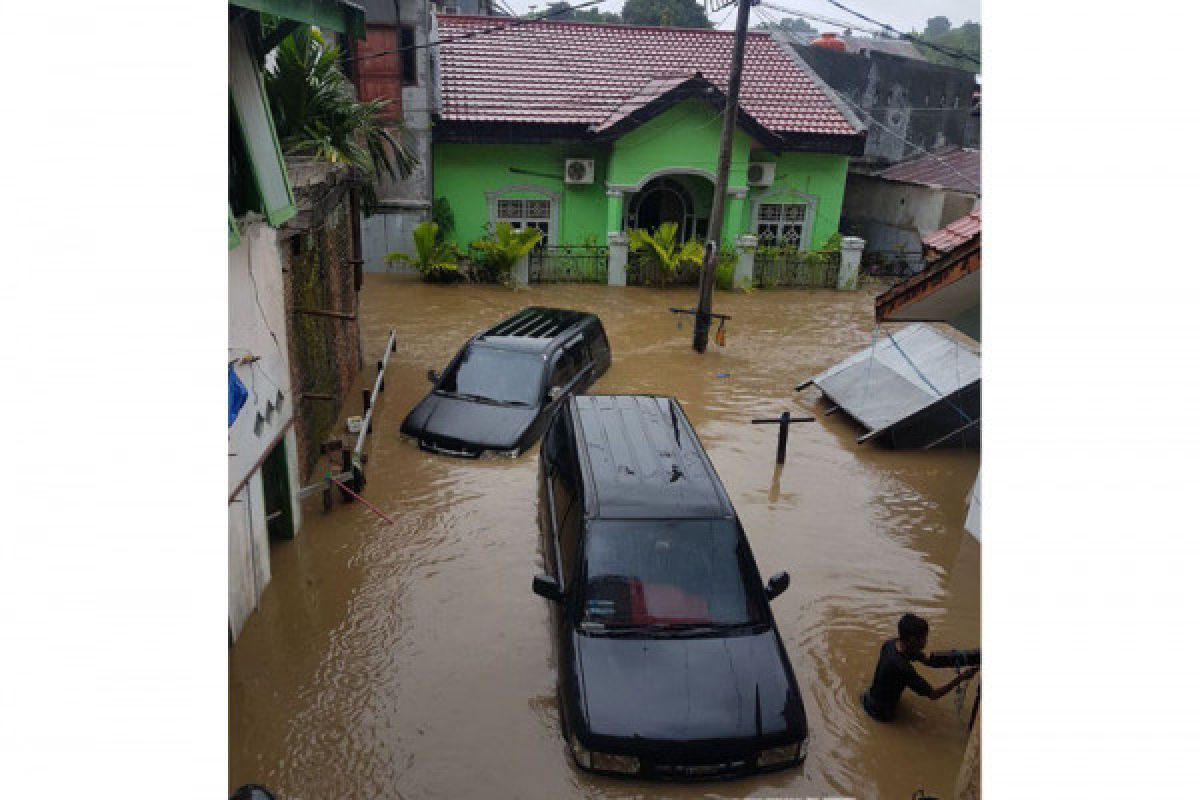 Ribuan rumah di Mamuju terendam banjir