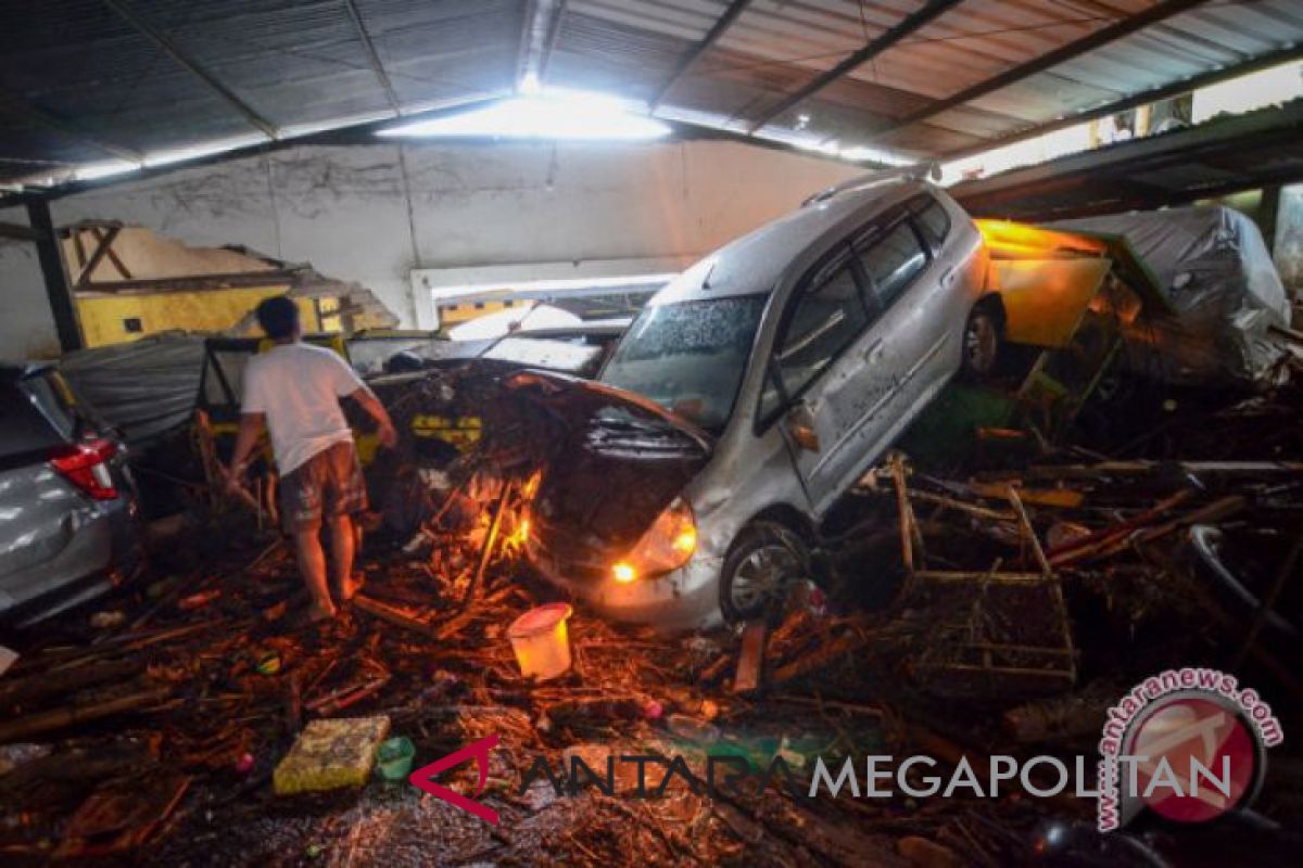 Banjir bandang di Bandung, 17 mobil terseret dan rusak