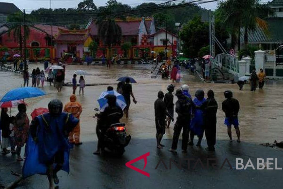 Banjir di Muntok rendam ratusan rumah (Video)