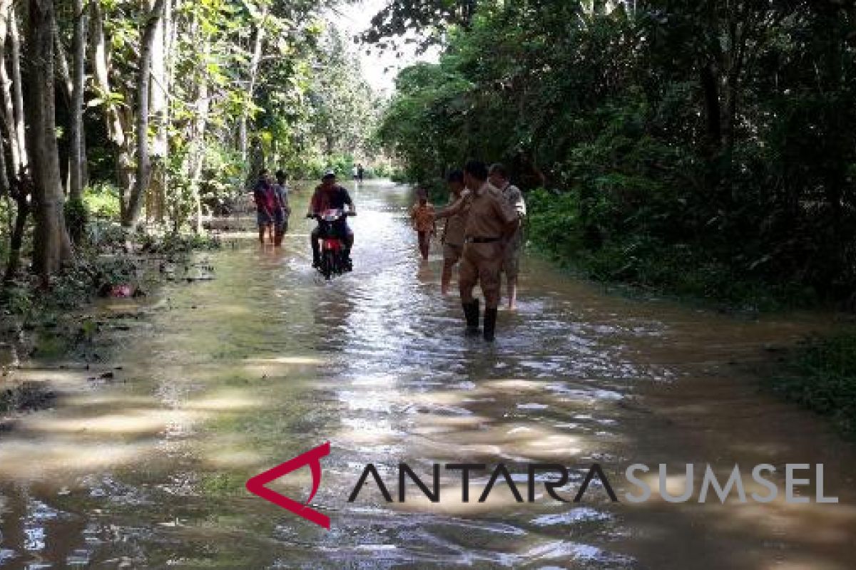Personel Polresta Palembang siaga bencana musim hujan