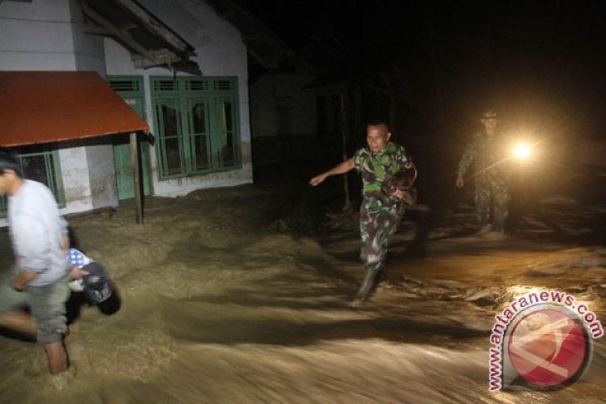 Puluhan rumah terandam banjir di Pasaman Barat