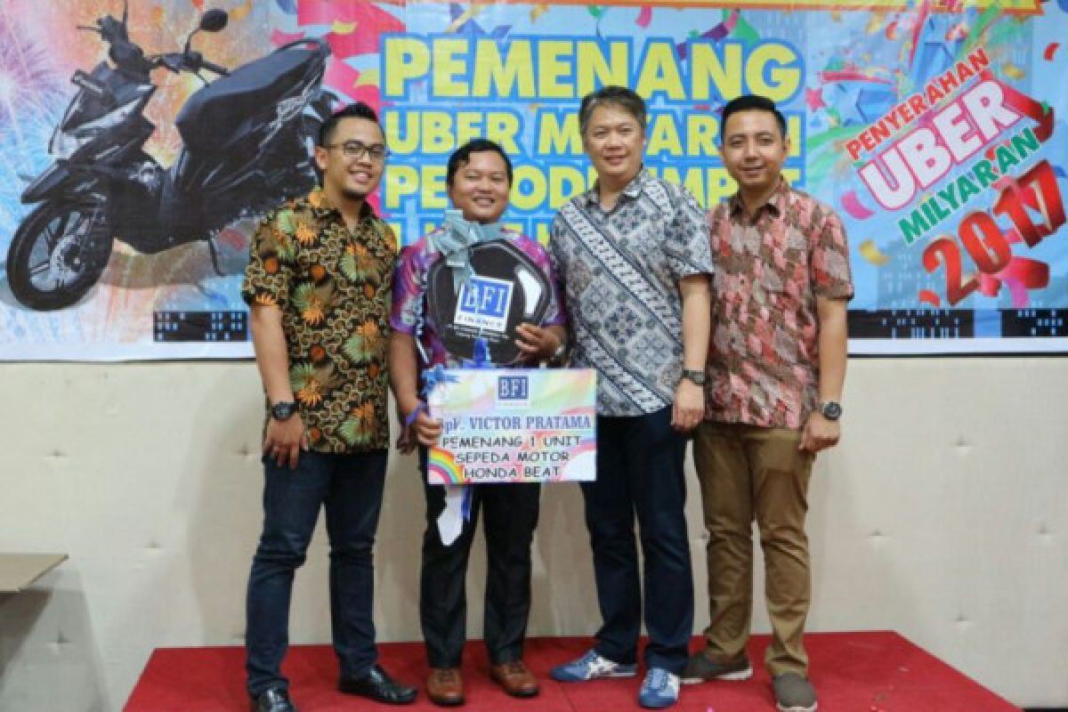 Pegawai honorer di Palangka Raya dapat hadiah sepeda motor dari BFI Finance