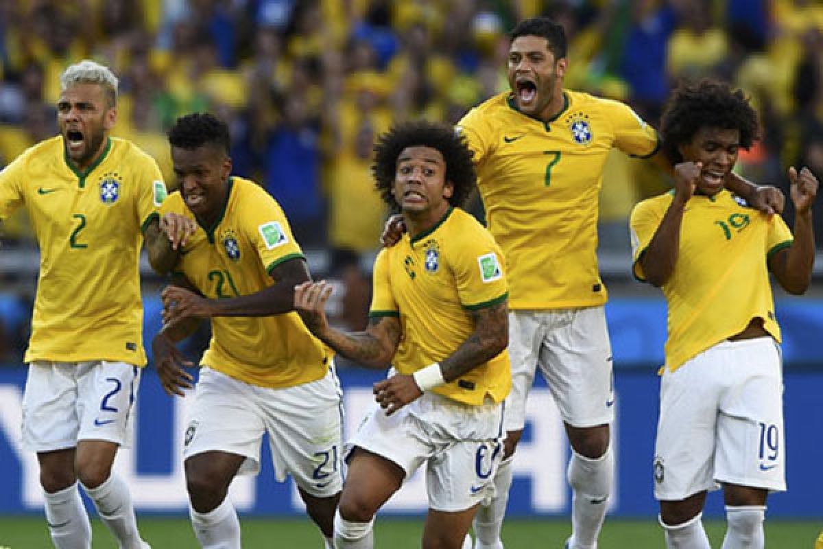 Bek Brazil Dani Alves absen dari Piala Dunia