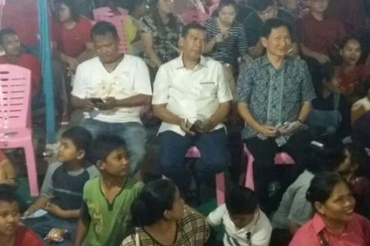Bukan Kampanye, Firdaus Ikut Rayakan Puncak Malam Cap Go Meh di Pekanbaru